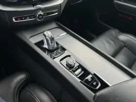Volvo XC60 (2018) thumbnail 8