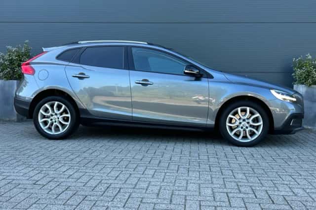 Volvo V40 (2019) thumbnail 3