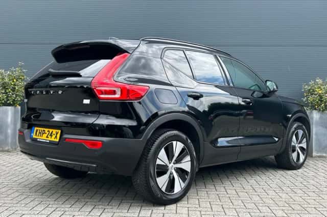 Volvo XC40 (2023) thumbnail 2