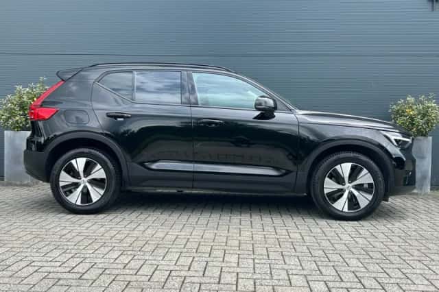Volvo XC40 (2023) thumbnail 3