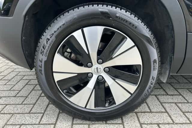 Volvo XC40 (2023) thumbnail 4