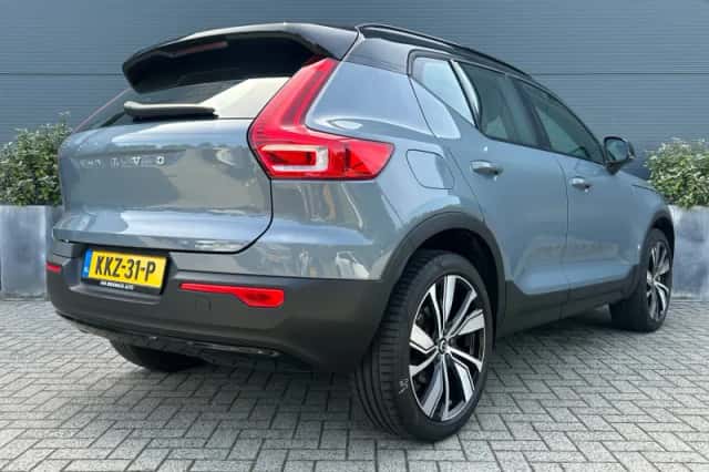 Volvo XC40 (2022) thumbnail 2