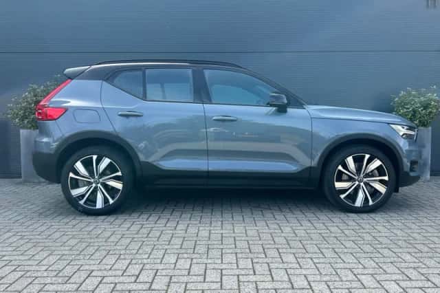 Volvo XC40 (2022) thumbnail 3