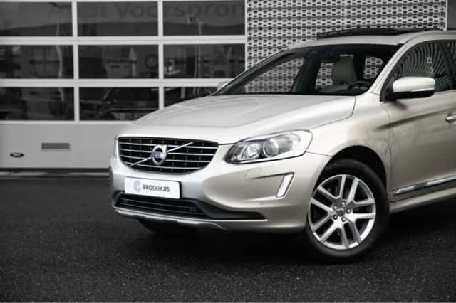 Volvo XC60 (2017) thumbnail 3