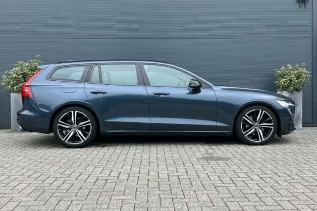 Volvo V60 (2020) thumbnail 3