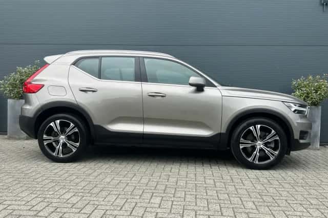 Volvo XC40 (2021) thumbnail 3
