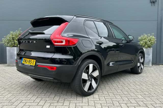 Volvo XC40 (2023) thumbnail 2