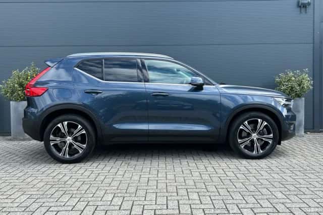 Volvo XC40 (2021) thumbnail 3