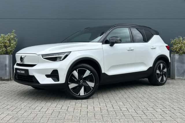 Volvo EX40 (2025) thumbnail 1
