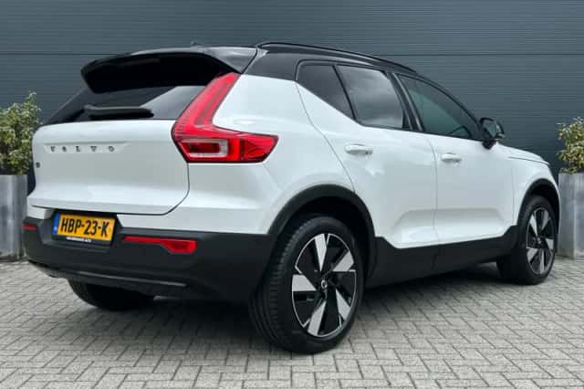 Volvo EX40 (2025) thumbnail 2