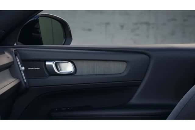 Volvo EX40 (2025) thumbnail 5