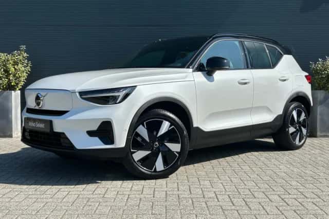 Volvo EX40 (2025) thumbnail 1