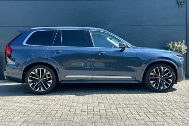Volvo XC90 (2025) thumbnail 3