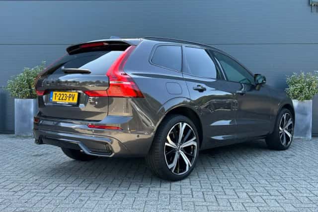 Volvo XC60 (2023) thumbnail 2