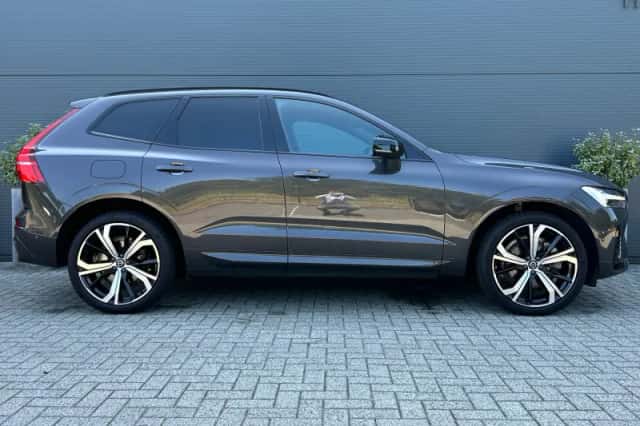 Volvo XC60 (2023) thumbnail 3