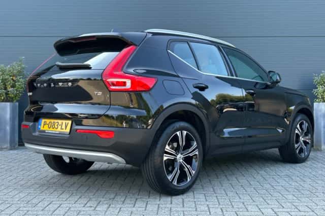 Volvo XC40 (2022) thumbnail 2