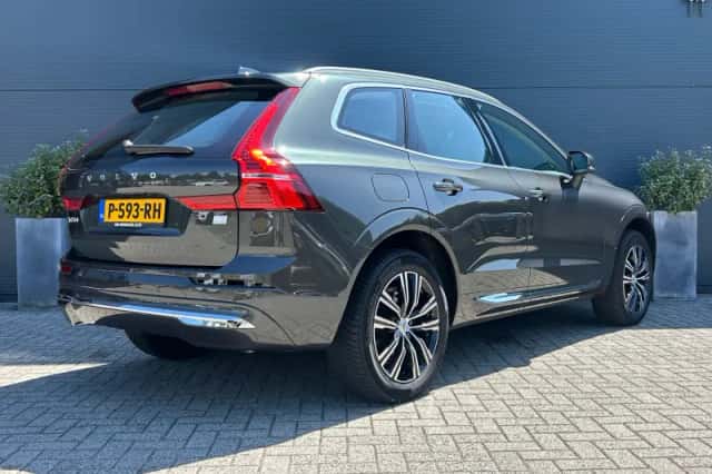 Volvo XC60 (2022) thumbnail 2