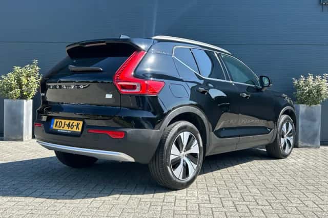Volvo XC40 (2022) thumbnail 2