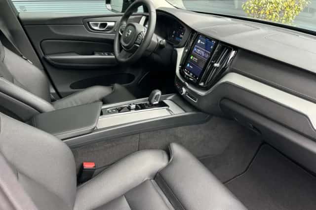 Volvo XC60 (2023) thumbnail 4