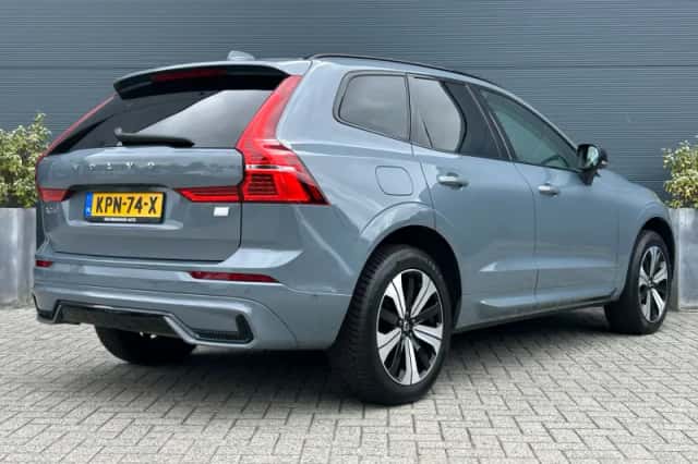 Volvo XC60 (2023) thumbnail 2