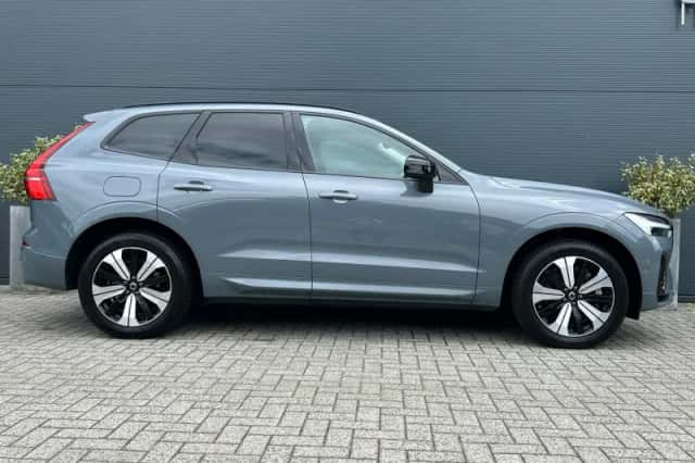 Volvo XC60 (2023) thumbnail 3
