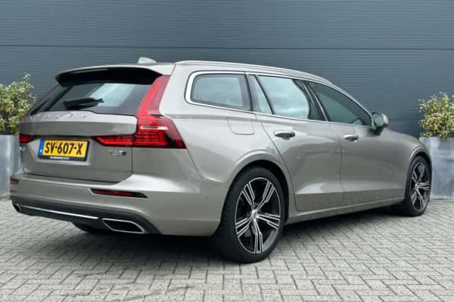 Volvo V60 (2018) thumbnail 2