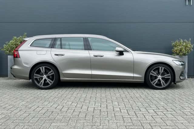 Volvo V60 (2018) thumbnail 3