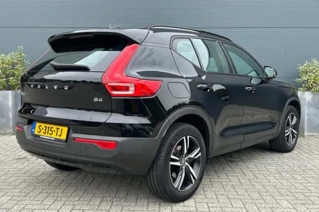Volvo XC40 (2022) thumbnail 2