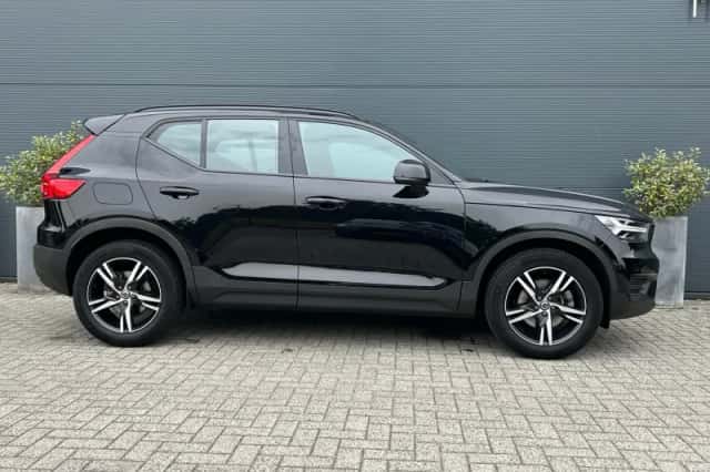 Volvo XC40 (2022) thumbnail 3