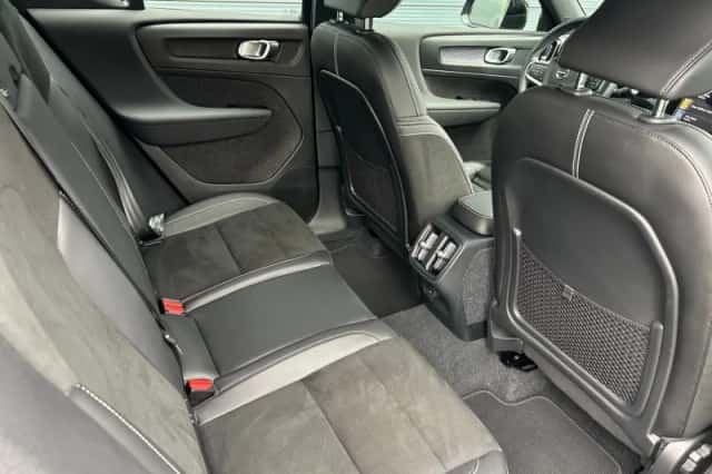 Volvo XC40 (2022) thumbnail 6