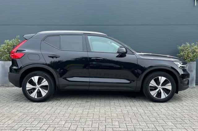Volvo XC40 (2021) thumbnail 3