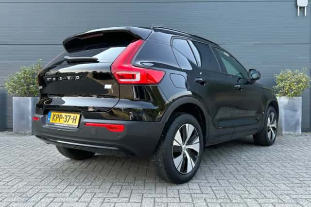 Volvo XC40 (2023) thumbnail 2