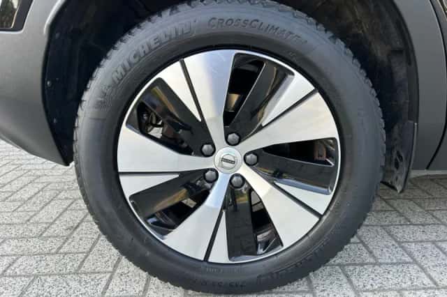 Volvo XC40 (2023) thumbnail 4