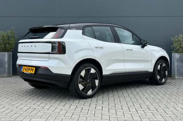 Volvo EX30 (2024) thumbnail 2