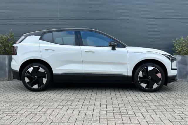Volvo EX30 (2024) thumbnail 3