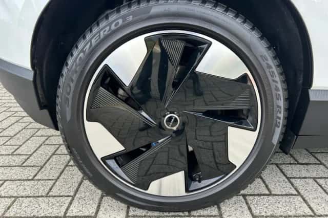 Volvo EX30 (2024) thumbnail 4