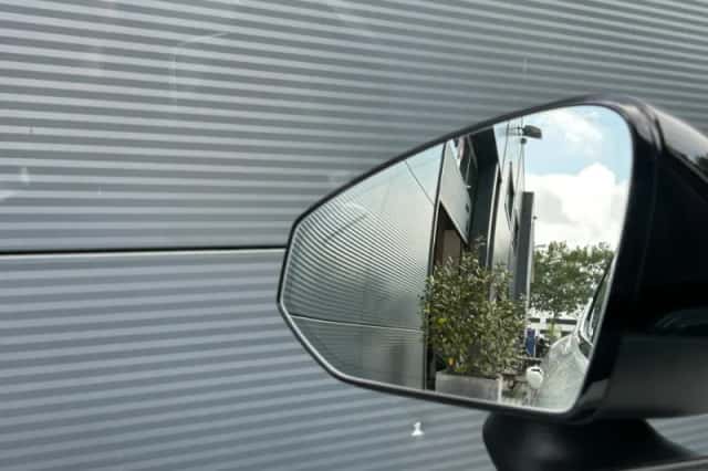 Volvo EX30 (2024) thumbnail 6
