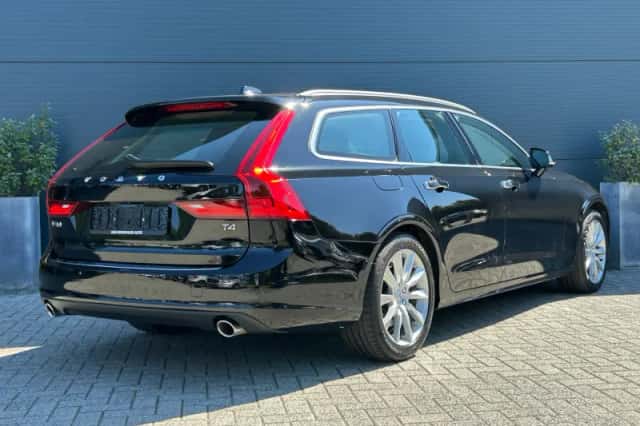 Volvo V90 (2019) thumbnail 2