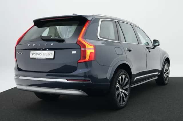 Volvo XC90 (2022) thumbnail 2