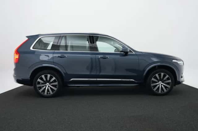 Volvo XC90 (2022) thumbnail 4