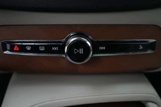 Volvo XC90 (2022) thumbnail 45