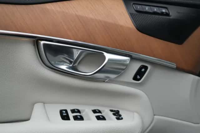 Volvo XC90 (2022) thumbnail 55