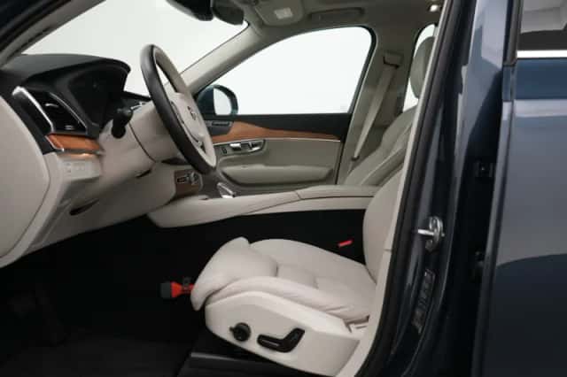 Volvo XC90 (2022) thumbnail 9