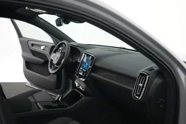 Volvo EX40 (2025) thumbnail 11