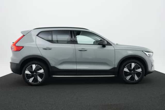 Volvo EX40 (2025) thumbnail 4