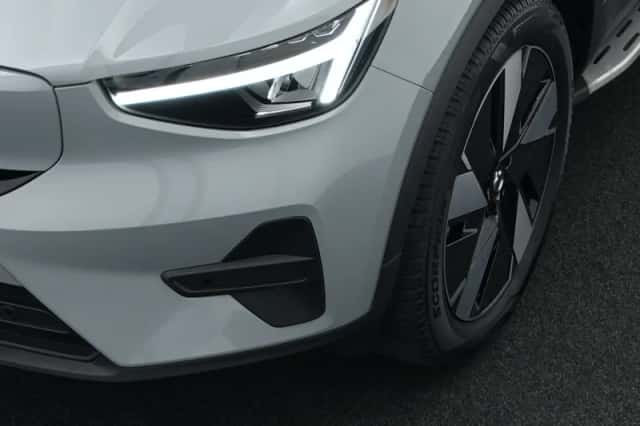 Volvo EX40 (2025) thumbnail 31