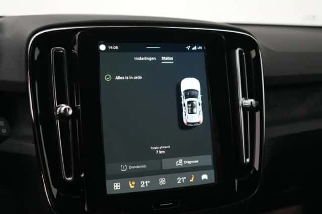 Volvo EX40 (2025) thumbnail 40