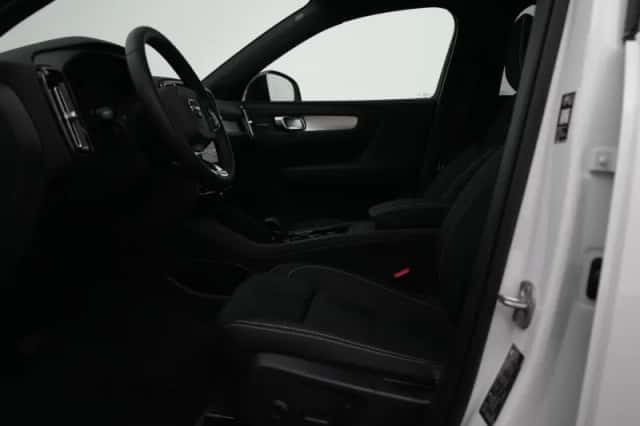 Volvo XC40 (2026) thumbnail 9