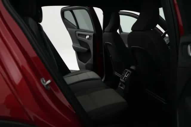 Volvo XC40 (2022) thumbnail 11
