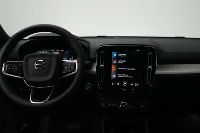 Volvo XC40 (2022) thumbnail 7